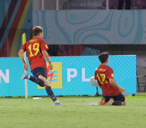 Timnas Spanyol U-17 tampil memukau sejak membuka laga babak pertama melawan Jepang. <br><br>Meski begitu, penampilan Jepang juga sempat membuat Spanyol kewalahan.<br>