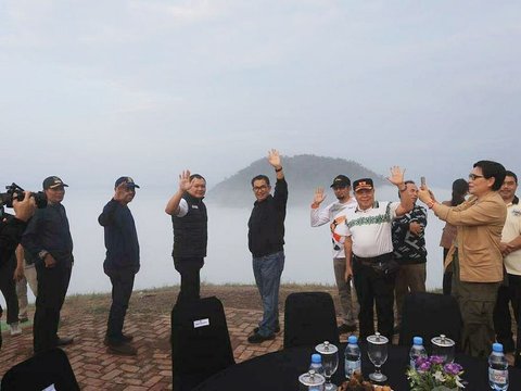 Menikmati Keindahan Negeri di Atas Awan