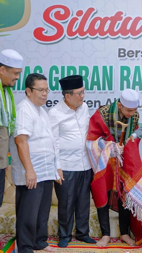 Momen Cawapres Suapi Adik Ipar Pisang Goreng, Penampilannya Malah jadi Sorotan