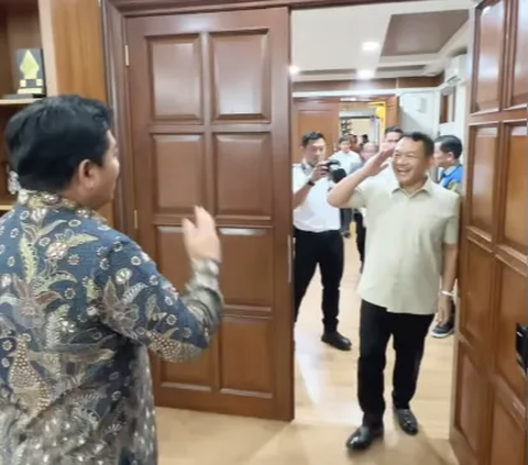 Mantan Panglima TNI Didatangi Adiknya Eks Kasad ke Ruang Kerja, Ada Apa?