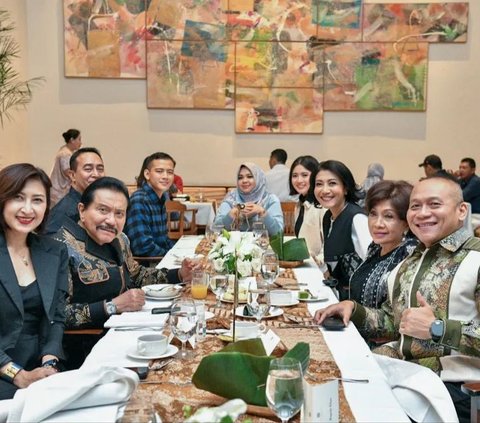 Telihat Jenderal TNI (Purn.) Abdullah Mahmud Hendropriyono bersama istri hadir dalam perayaan tersebut. Mengingat, A.M. Hendropriyono merupakan ayah Hetty Andika Perkasa. <br>