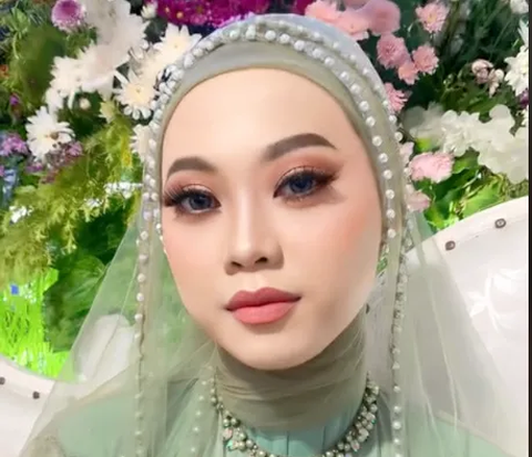 Make Shock, Bride Compares Own Makeup Results with MUA