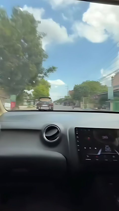 Viral Rider Uses Split Durian as Car Air Freshener