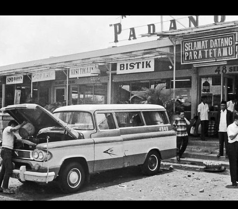 Potret Lawas Rumah Makan Padang di Bandung Tahun 1971, Menu Makanan Beda Banget dengan Masa Sekarang