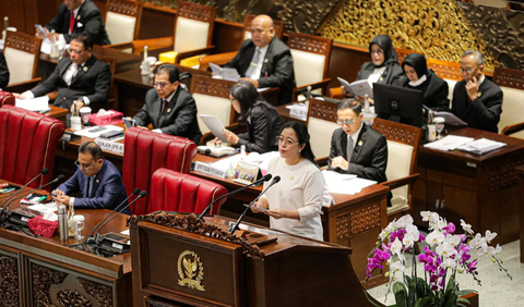 Sebelumnya dalam rapat Pleno Baleg DPR tanggal 23 Oktober 2023, Ketua Baleg Supratman Andi Agtas menyampaikan rancangan revisi UU Pilkada. 