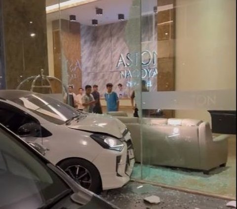 Mobil Matik Tabrak Lobi Hotel di Batam Ini Viral, Pengendara Diduga Salah Injak Pedal