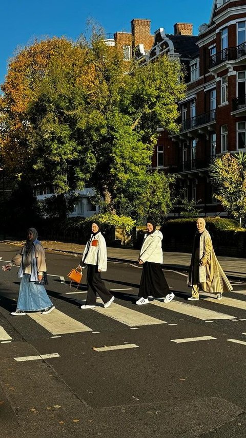 Bedah Outfit Liburan 4 Selebriti di London, Bisa Jadi Inspirasi Hijabers