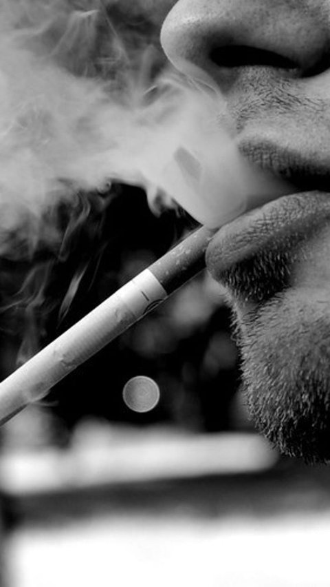 <b>Dampak Buruk Rokok untuk Kesehatan Mulut, Sebabkan Gigi Berlubang hingga Kanker</b>