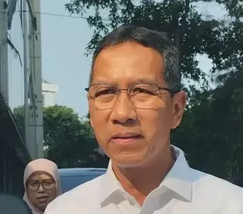 Perjuangkan UMP Jakarta 2024 Rp5,6 Juta, Buruh Rusak Pagar Balai Kota DKI