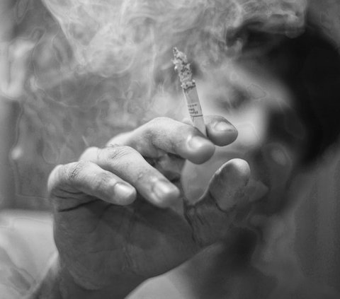 Dampak Buruk Rokok untuk Kesehatan Mulut, Sebabkan Gigi Berlubang hingga Kanker