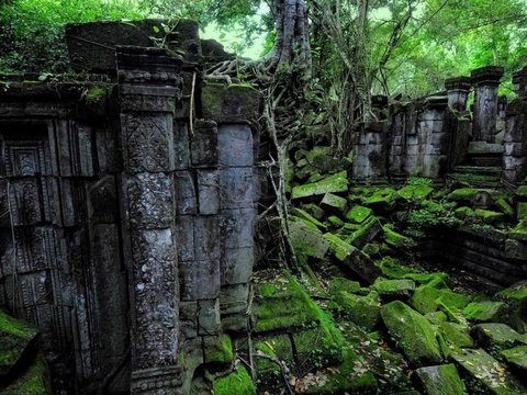 Ancient Building of Snake God Worship Found in the Middle of the Wilderness