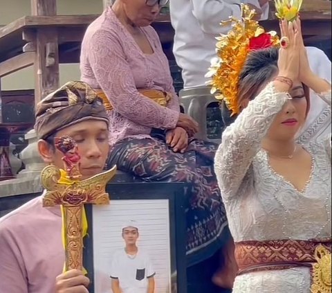 Viral Woman in Bali Marries Without a Groom, Male Bride Replaced with Photo and Keris