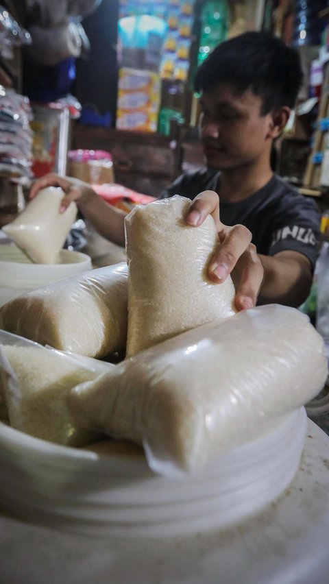 FOTO: Faktor Cuaca, Harga Gula di Jakarta Naik Jadi Rp18.000 per Kilogram