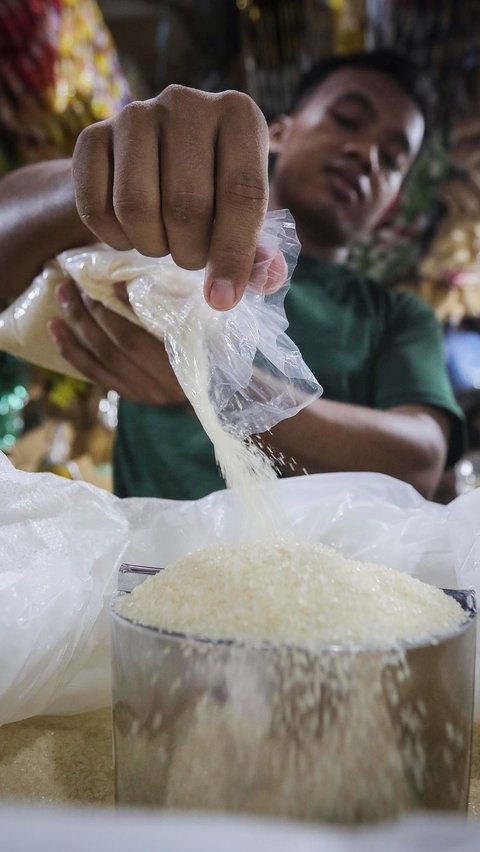 Sedangkan di Pasar Cempaka Putih, Jakarta Pusat, harga gula merangkak naik hingga Rp17 ribu per kg.