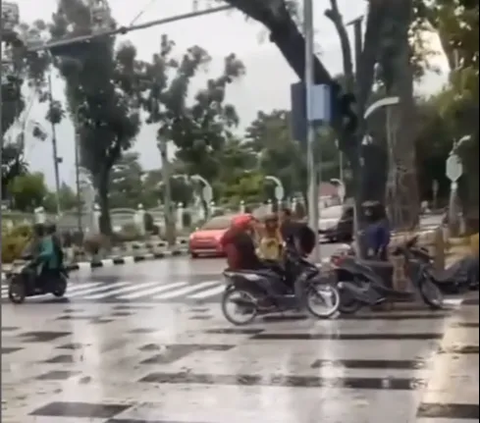 Viral Jalan di Kota Medan Dikeramik, Belasan Pengendara Motor Terjatuh