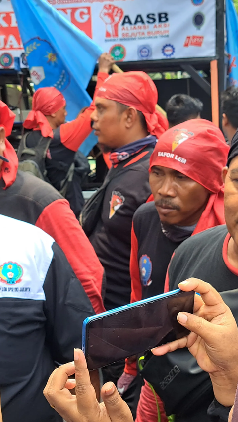 Dibubarkan Polres Jakpus, Buruh Ancam Demo UMP DKI 2024 Dilanjut di Depan Rumah Heru Budi<br>