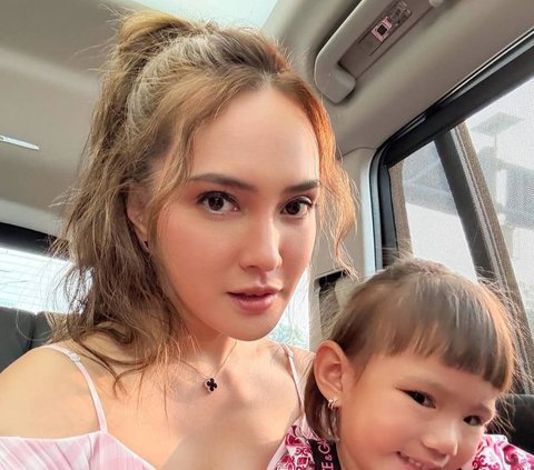 Real Barbie! Deretan Foto Cantik Shandy Aulia Dampingi Claire Hadir di Pesta Ulang Tahun Teman Sang Anak