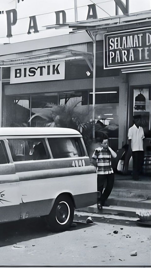 Potret Lawas Rumah Makan Padang di Bandung Tahun 1971, Menu Makanan Beda Banget dengan Masa Sekarang<br>