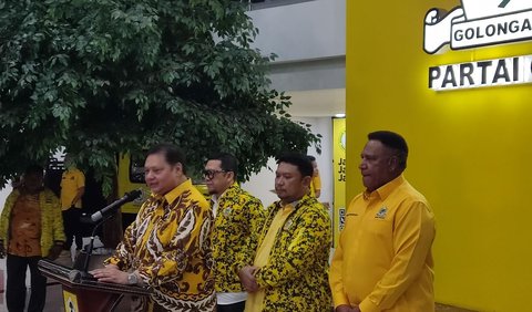 Kemudian di Jawa Barat, Golkar akan mengusung Ridwan Kamil pada periode keduanya. Begitu juga Jawa Timur, Golkar akan mengusung Khofifah Indar Parawansa di periode kedua.<br>