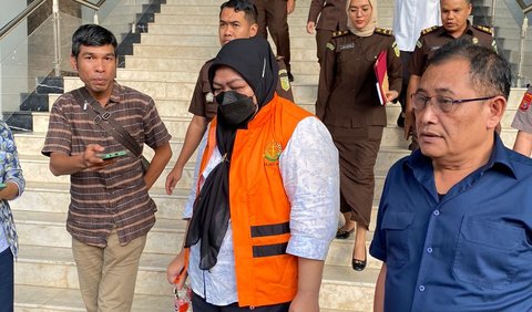 Untuk diketahui Akhmad Mujahidin juga tersangkut kasus korupsi yang lain. Saat ini Mujahidin berada di dalam penjara Rumah Tahanan Negara (Rutan) Kelas I Pekanbaru.<br>