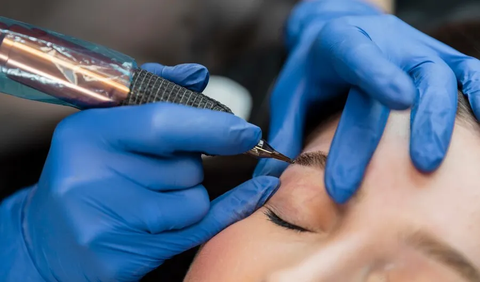 Sulam alis atau teknik microblading adalah cara untuk memperbaiki atau merapikan bentuk alis.