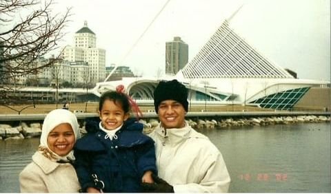 Mutiara Annisa Baswedan lahir pada 3 Juni 1997. Kini, gadis kecil dalam foto di atas pun sudah tumbuh dewasa. Menjadi anak pertama dan perempuan satu-satunya, Mutiara juga sangat dekat dengan sang ayah.