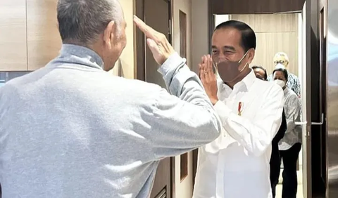 Jokowi Jenguk Luhut<br>