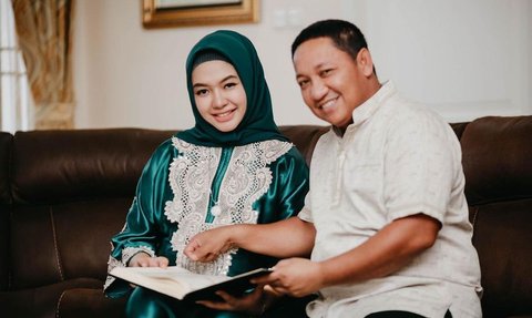 Beda Usia 24 Tahun, Potret Cantik Zahra Yolanda Istri Bupati Taliabu yang Selalu Mesra dengan Suami