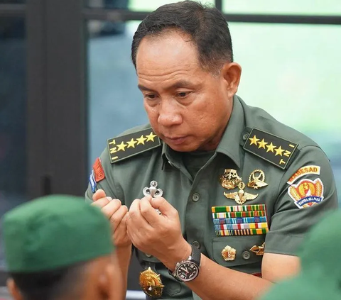 Tak Hanya Tongkat Komando, Laksamana Yudo Serahkan Kunci Rumah Dinas ke Panglima TNI Jenderal Agus Subiyanto