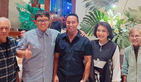 Di momen yang sama juga terlihat hadir paman Edgar, Andika Perkasa bersama Hetty Andika Perkasa istrinya.<br>