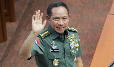 Dia juga menginstruksikan jajaran di satuan bawah untuk memberikan penyuluhan tentang netralitas TNI. <br>