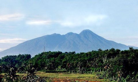 Mitos Gunung Salak, Mulai dari Kerajaan Gaib hingga Harta Karun Tersembunyi