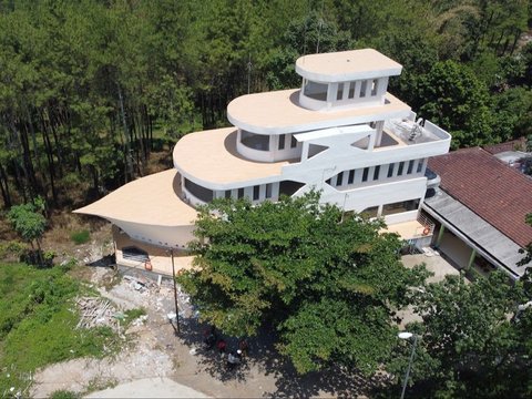 Potret Mewah Masjid Kapal Pesiar di Atas Bukit Mojokerto, Tempat Tinggal Puluhan Anak Yatim