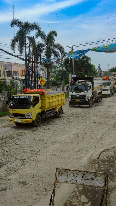 FOTO: Kondisi Terkini Jalan Rusak Parah di Parung Panjang Bogor yang Ancam Keselamatan Warga