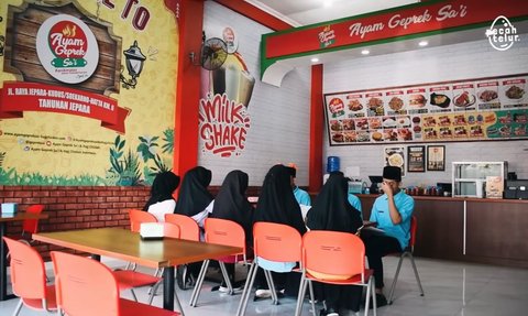 Gunakan Prinsip Ekonomi Syariah, Pengusaha Ayam Goreng Ini Sukses Punya 300 Cabang di Indonesia