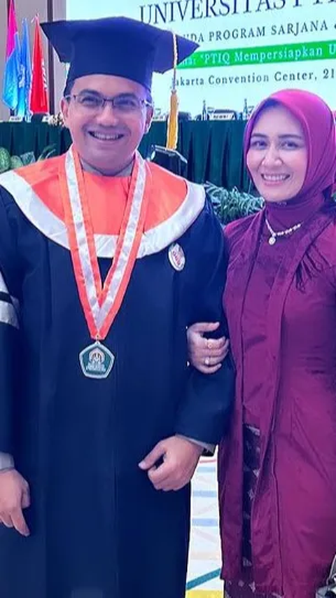 Dalami Ilmu Al Quran dan Tafsir, ini 10 Momen Bahagia Sahrul Gunawan saat Wisuda S2