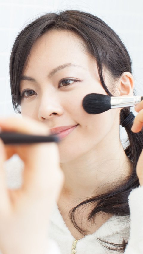 Coba Tren '242 Makeup Rules', Hasilnya Riasan Flawless Sepanjang Hari