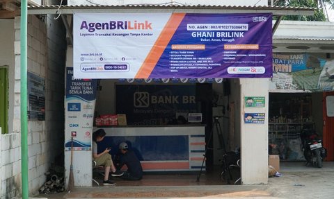 FOTO: Cerita Agen BRILink Jadi Jembatan Transaksi Perbankan Bagi Masyarakat di Muara Gembong Bekasi