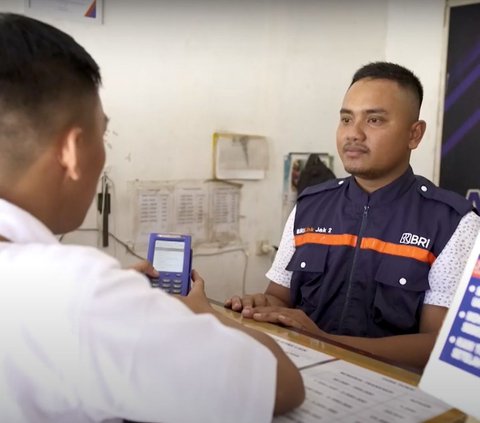 FOTO: Cerita Agen BRILink Jadi Jembatan Transaksi Perbankan Bagi Masyarakat di Muara Gembong Bekasi