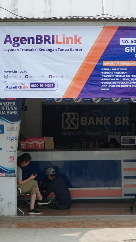 FOTO: Cerita Agen BRILink Jadi Jembatan Transaksi Perbankan Bagi Masyarakat di Muara Gembong Bekasi
