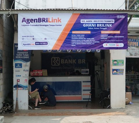 FOTO: Cerita Agen BRILink Jadi Jembatan Transaksi Perbankan Bagi Masyarakat di Muara Gembong Bekasi