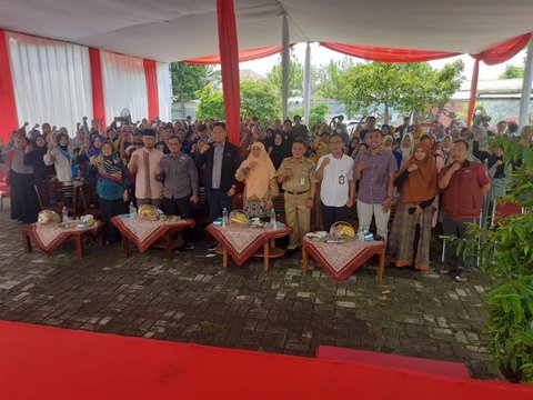 Terima Bantuan Tongkat Adaptif, Fitri: Bantu Agar Mandiri dalam Keterbatasan