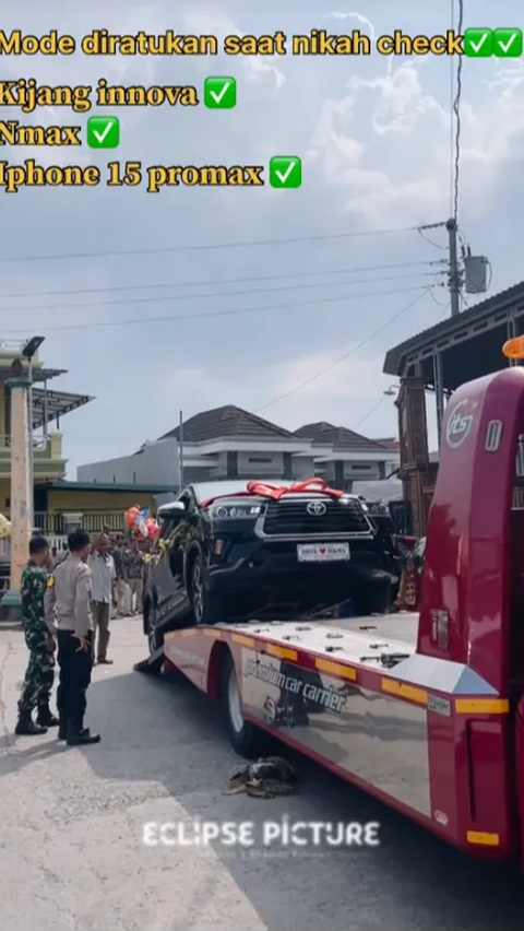 Viral Pengantin Perempuan Diberi Seserahan Mewah, Mobil hingga Handphone Titanium<br>