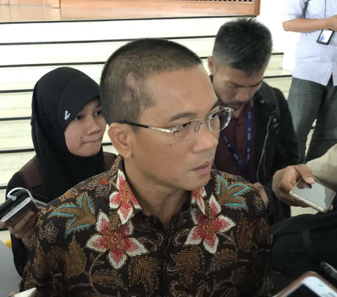 Wakil Ketua Umum PAN Yandri Susanto merespons kabar beredar bakal masuk Kabinet Indonesia Maju. Dalam dokumen yang beredar, nama Yandri menggantikan Pramono Anung di posisi Menteri Sekretaris Kabinet.