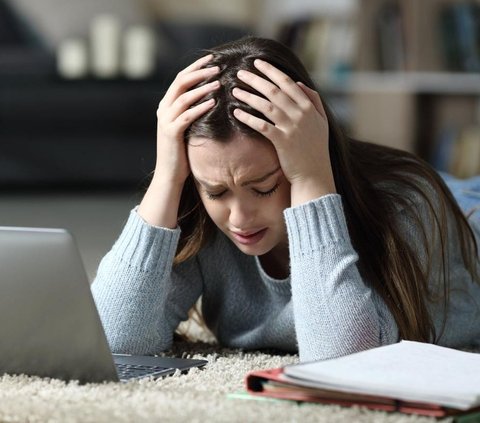 Husband Confides Being Terrorized by an Unknown Source of Centipedes, Wife Experiences Panic Attack When Almost Bitten