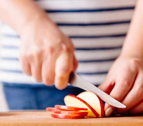 Trik Agar Apel Tetap Fresh Tanpa Berubah Warna Setelah Dipotong