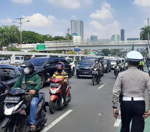 Curhat Buruh: UMP 2024 Naik Tak Sampai 5 Persen, Gaji PNS Naik 8 Persen