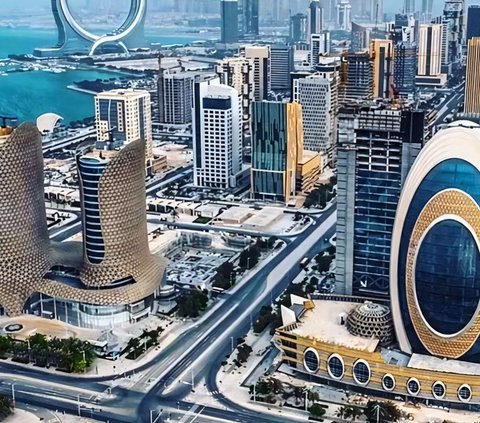 Viral! Thought to be a Sewer Cover, This Black Iron Plate on the Streets and Sidewalks of Doha City Turns Out to be an Outdoor AC