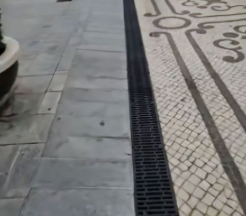 Viral! Thought to be a Sewer Cover, This Black Iron Plate on the Streets and Sidewalks of Doha City Turns Out to be an Outdoor AC
