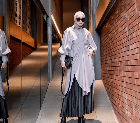 Mix and Match Hijab Outfit with Boots, Look Becomes Bolder